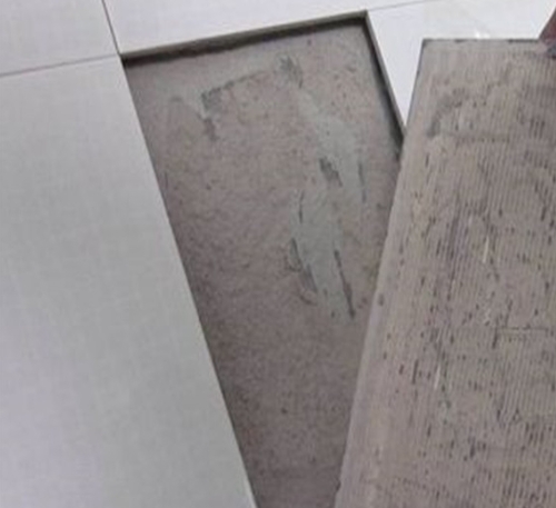 商洛市瓷砖空鼓维修公司分享瓷砖铺贴时如果打浆（即涂抹在瓷砖背面和基层上的砂浆或瓷砖胶）过少，会带来以下问题